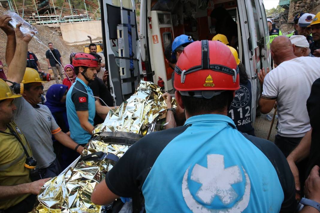 İğneyle kuyu kazıldı, madende göçük altında kalan işçiler kurtarıldı 5